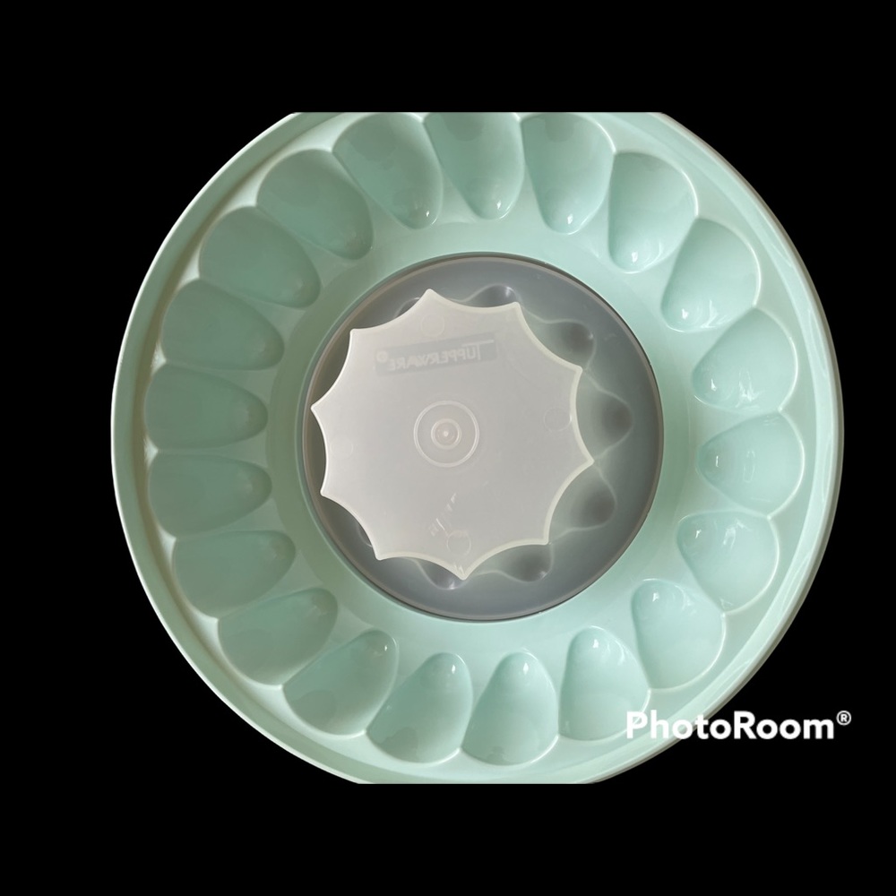 VINTAGE RETRO TUPPERWARE 3 Piece MINT GREEN JELLO MOLD 9 1/2" X 3"
